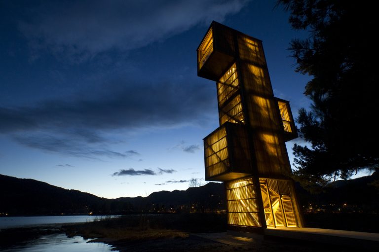 Sjøormtårnet på Bjørgeøyane i Seljord blei opna 18. oktober 2011.