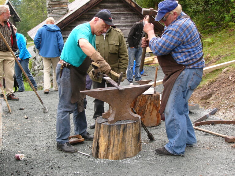 Smedar i aktivitet på Vest-Telemark Museum