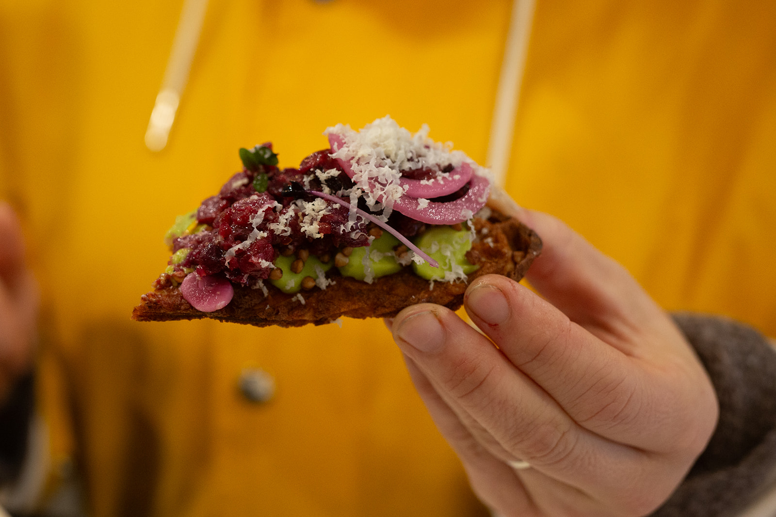 Matteltet. SErvering av smaksprøve. Foto: Mona B. Kasin