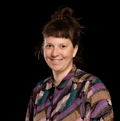 Rekrutterer dommarar. Evelyn Utigard frå Norges Husflidslag Foto: Ola Dybendal