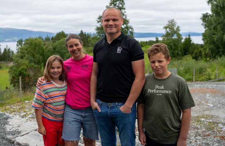 Petter Berfjord og Grete Elnan med familie